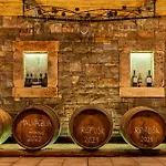 Wine House Rakar منزل ريفي *