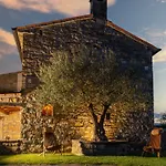 منزل ريفي Wine House Rakar Gračišče