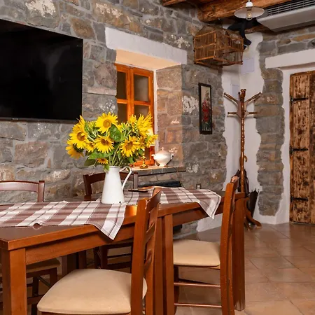 Wine House Rakar Podeželska hiša